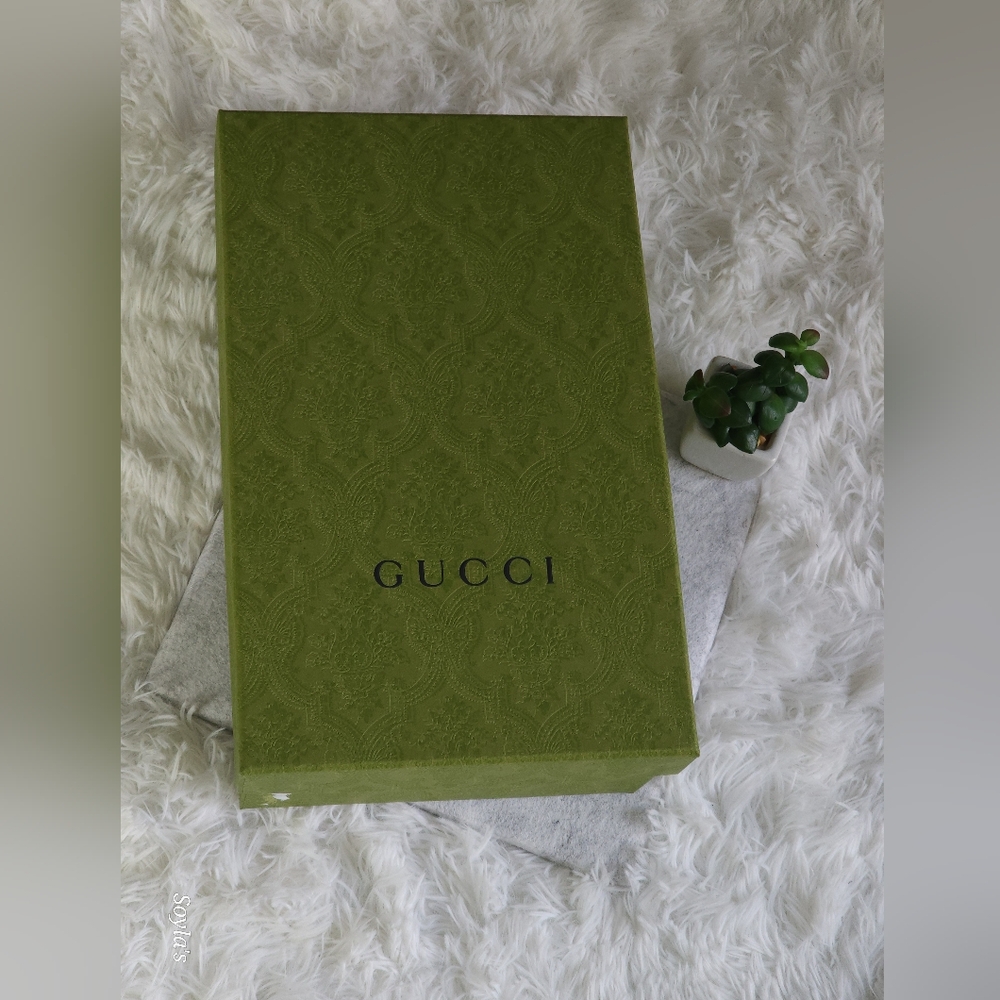 Gucci Spiked Women's Sneakers - Picture 11 of 11